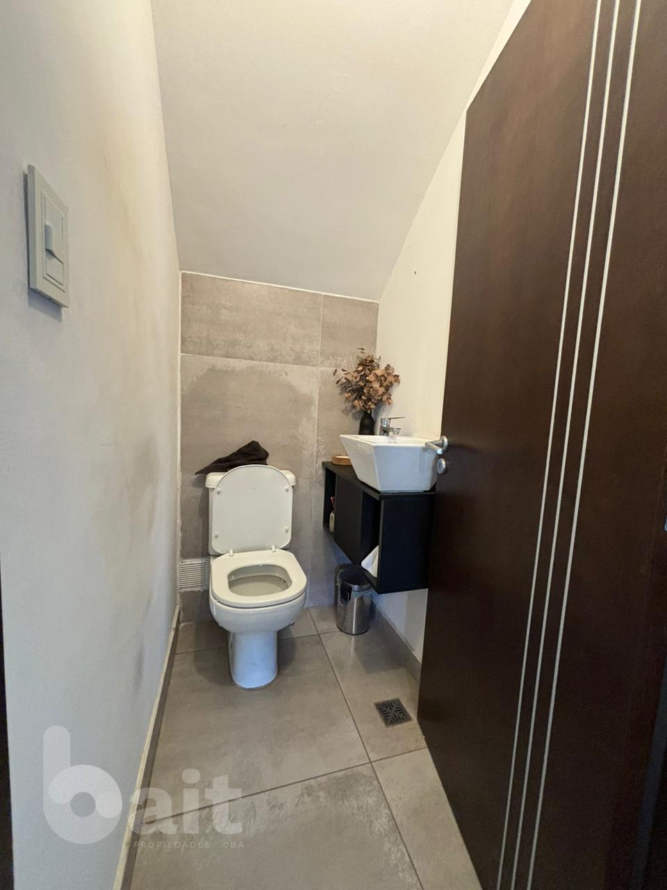 Venta duplex 3 dormitorios con pileta, en Campo de Vuelo II