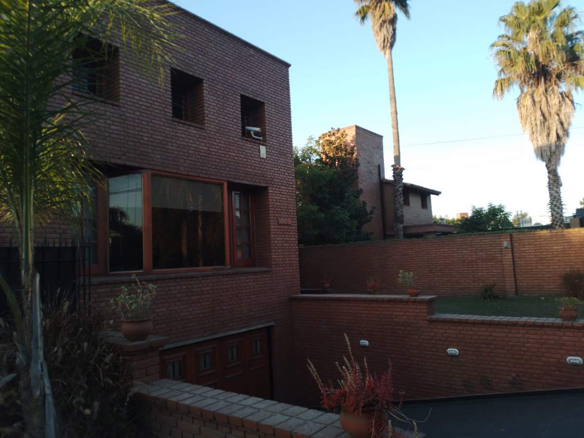 Espectacular Casa en Zona Norte con Pileta y Cancha de Paddle