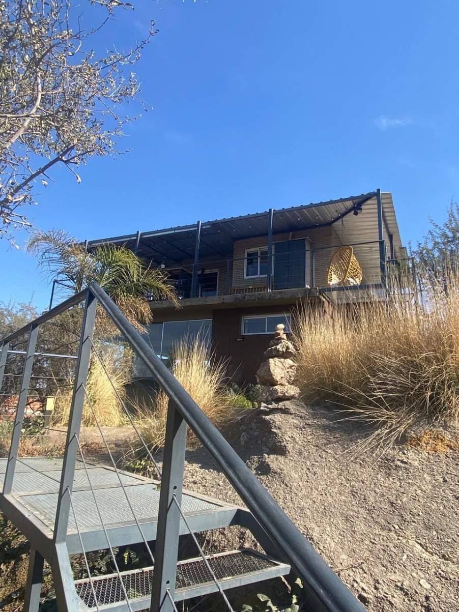 CASA EN VENTA EN BIALET MASSÉ FRENTE AL ARROYO LAS MOJARRAS, Bº MIRADOR DEL LAGO.