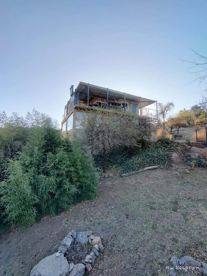 CASA EN VENTA EN BIALET MASSÉ FRENTE AL ARROYO LAS MOJARRAS, Bº MIRADOR DEL LAGO.