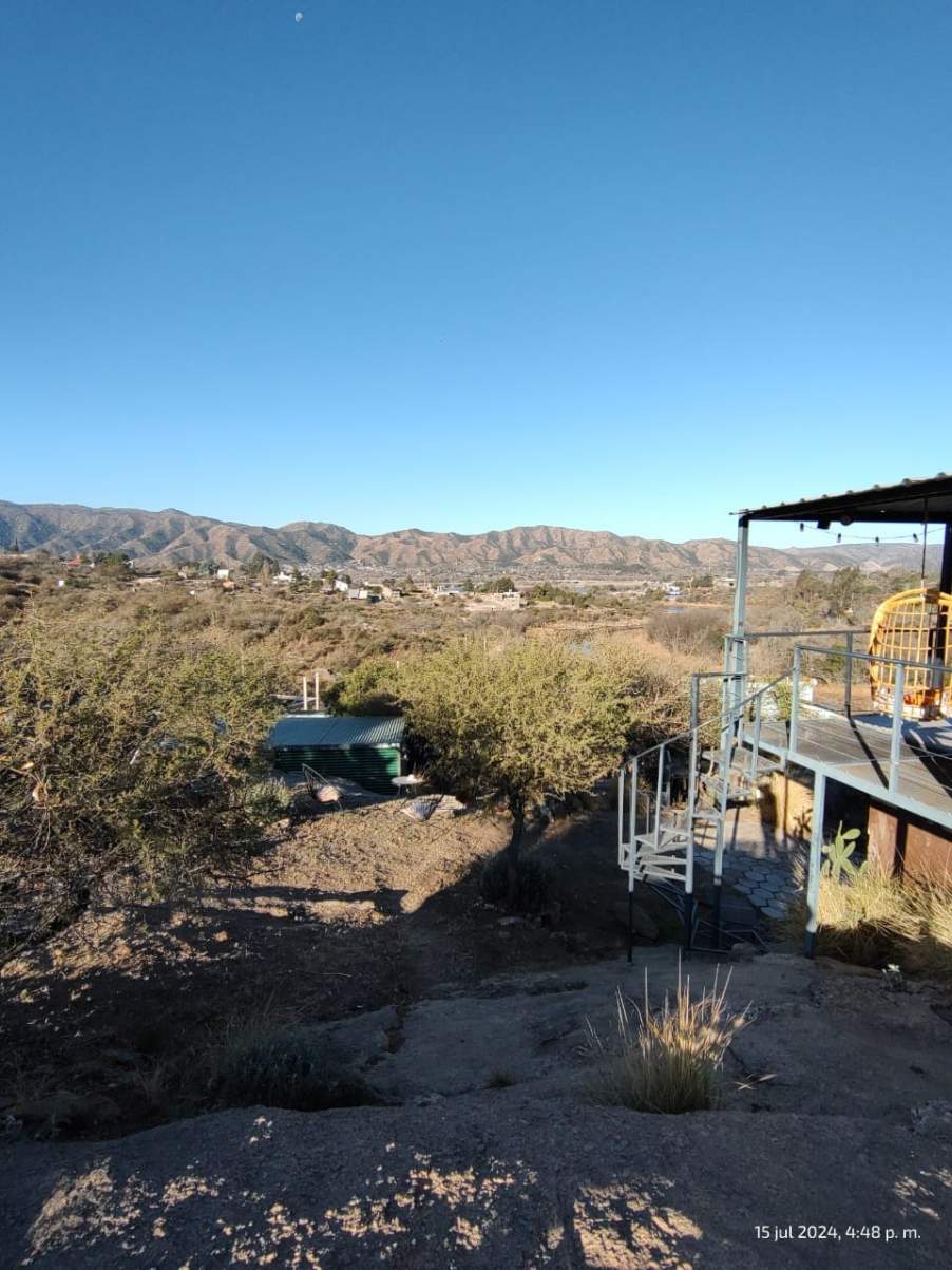 CASA EN VENTA EN BIALET MASSÉ FRENTE AL ARROYO LAS MOJARRAS, Bº MIRADOR DEL LAGO.