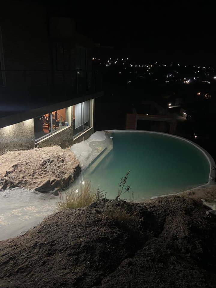 CASA EN VENTA EN BIALET MASSÉ FRENTE AL ARROYO LAS MOJARRAS, Bº MIRADOR DEL LAGO.