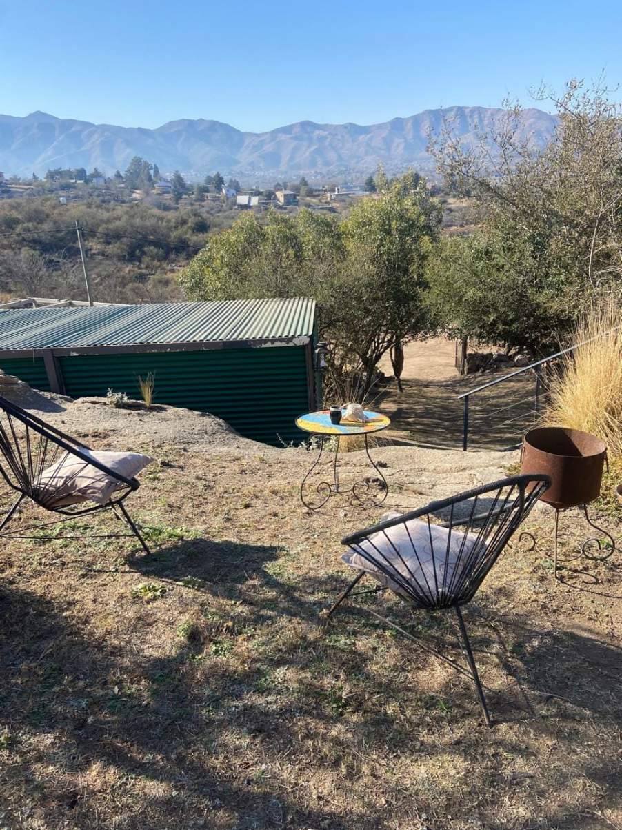 CASA EN VENTA EN BIALET MASSÉ FRENTE AL ARROYO LAS MOJARRAS, Bº MIRADOR DEL LAGO.