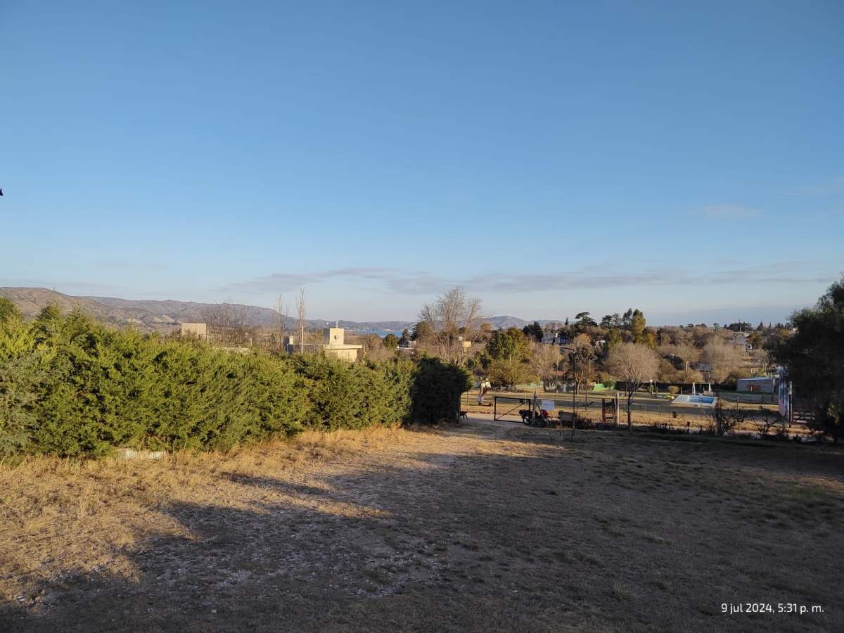 CASA EN VENTA EN BIALET MASSÉ CON VISTA AL LAGO SAN ROQUE.