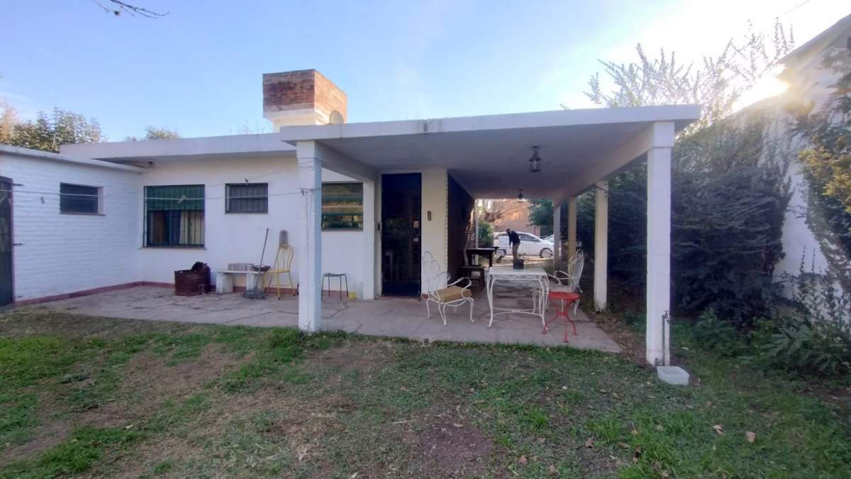 CASA EN VENTA EN BIALET MASSÉ.