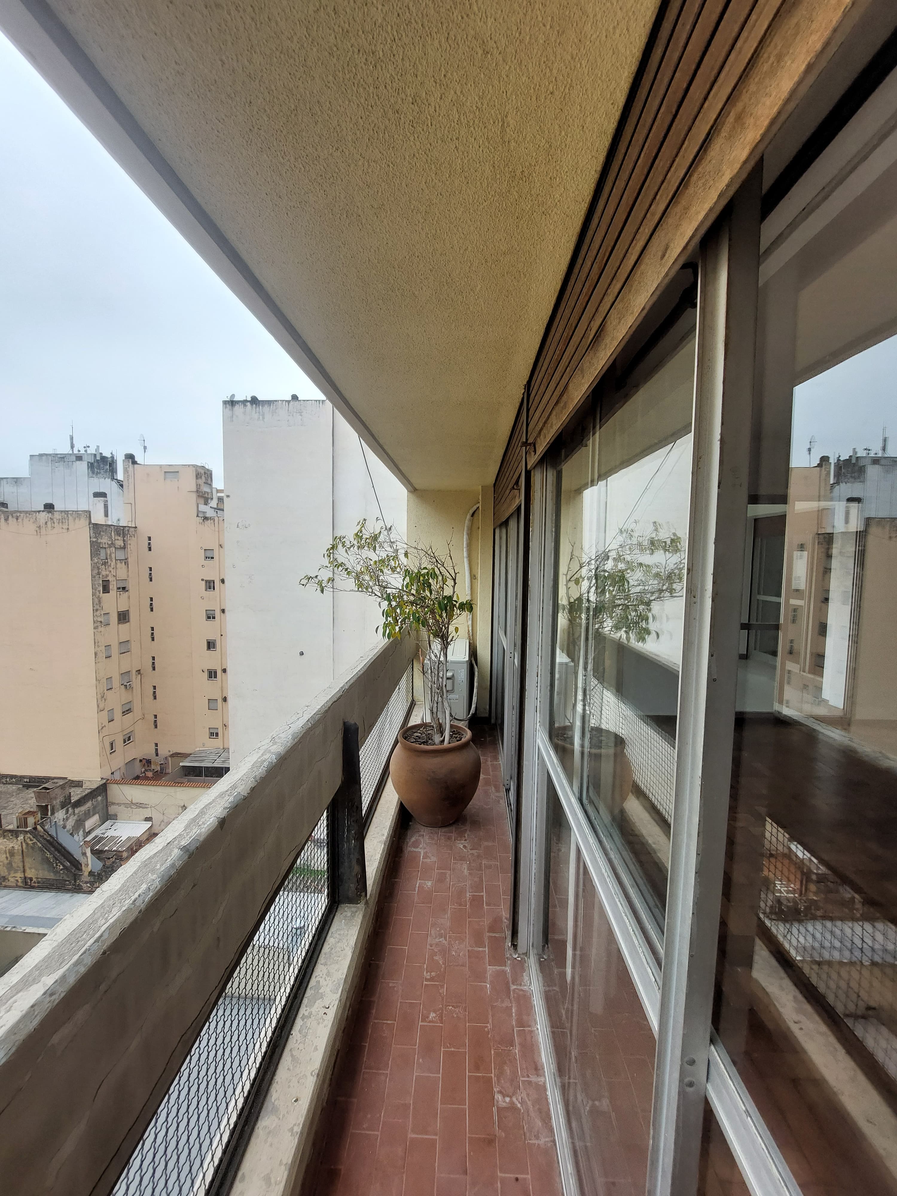 Alberdi, Av. Colón 800 Edificio Alas II 3 Dorm , Depend, y cochera