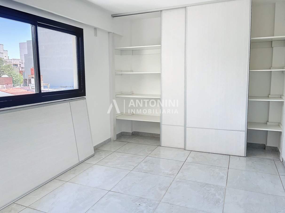 Apto Credito Depto en Venta de 2 dormitorios PB con Patio B Cofico
