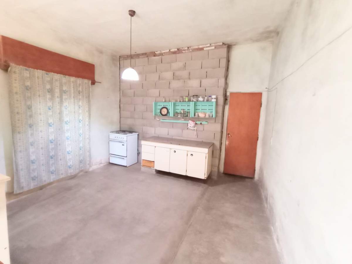 OPORTUNIDAD ! SE VENDE CASA DE UN DORMITORIO A TERMINAR, BANDA NORTE, BARRIO LAS DELICIAS TERRENO 360 M2
