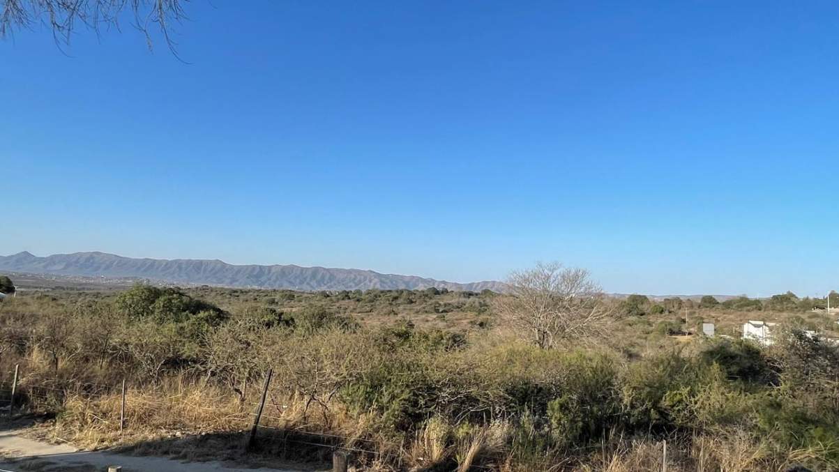 2 CASAS A TERMINAR, SOBRE RUTA 28, CAMINO A TANTI