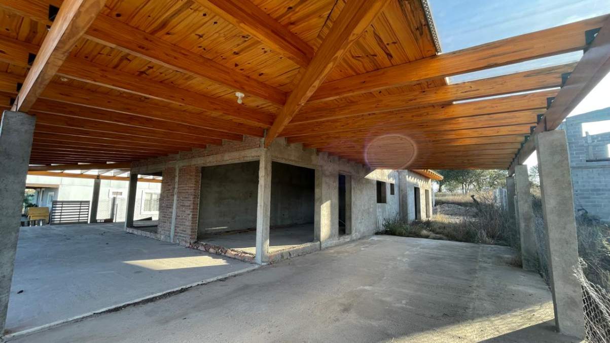 2 CASAS A TERMINAR, SOBRE RUTA 28, CAMINO A TANTI