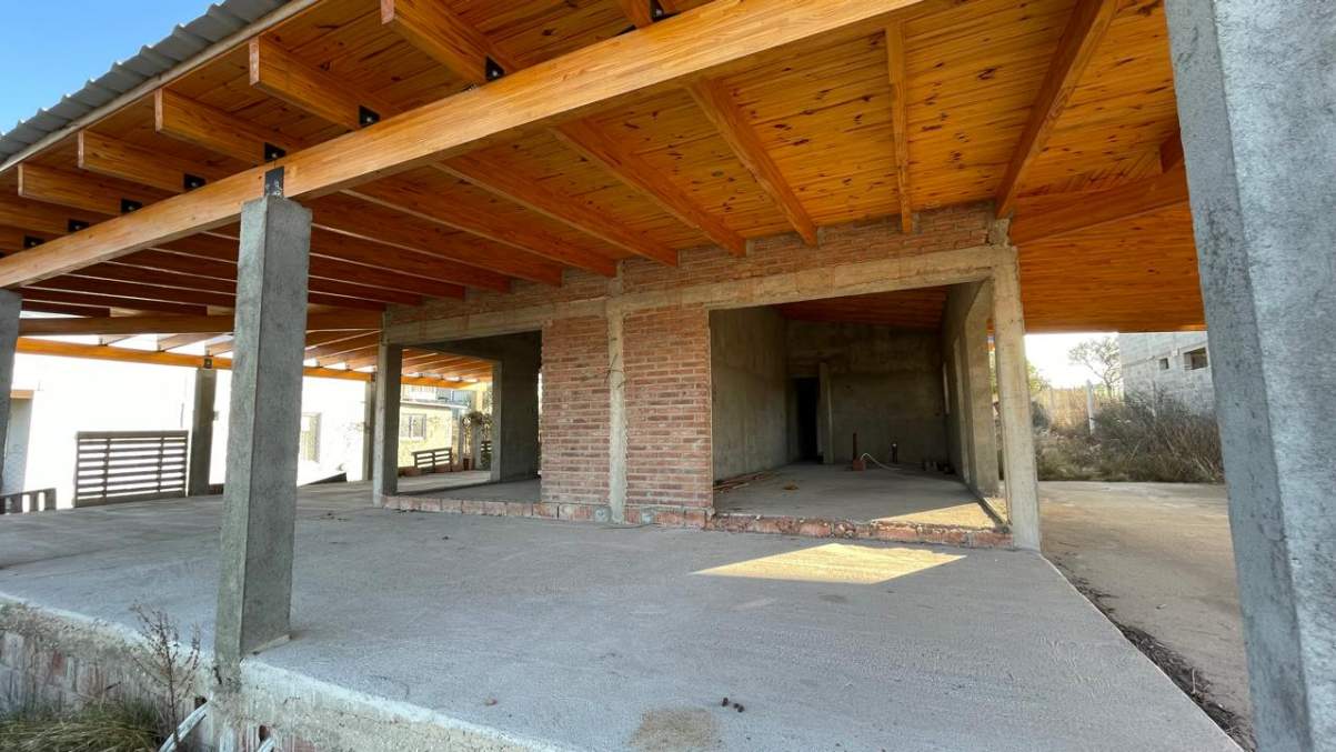 2 CASAS A TERMINAR, SOBRE RUTA 28, CAMINO A TANTI