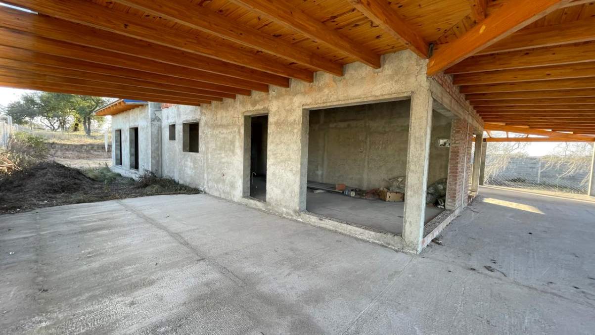 2 CASAS A TERMINAR, SOBRE RUTA 28, CAMINO A TANTI