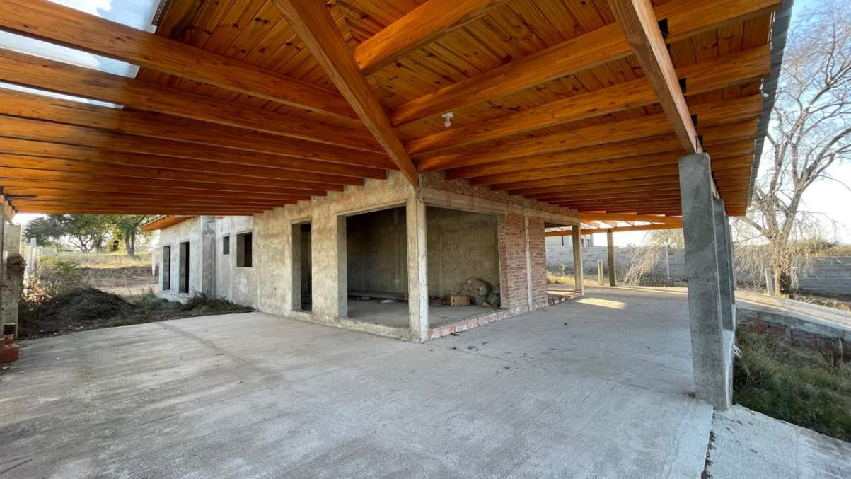 2 CASAS A TERMINAR, SOBRE RUTA 28, CAMINO A TANTI