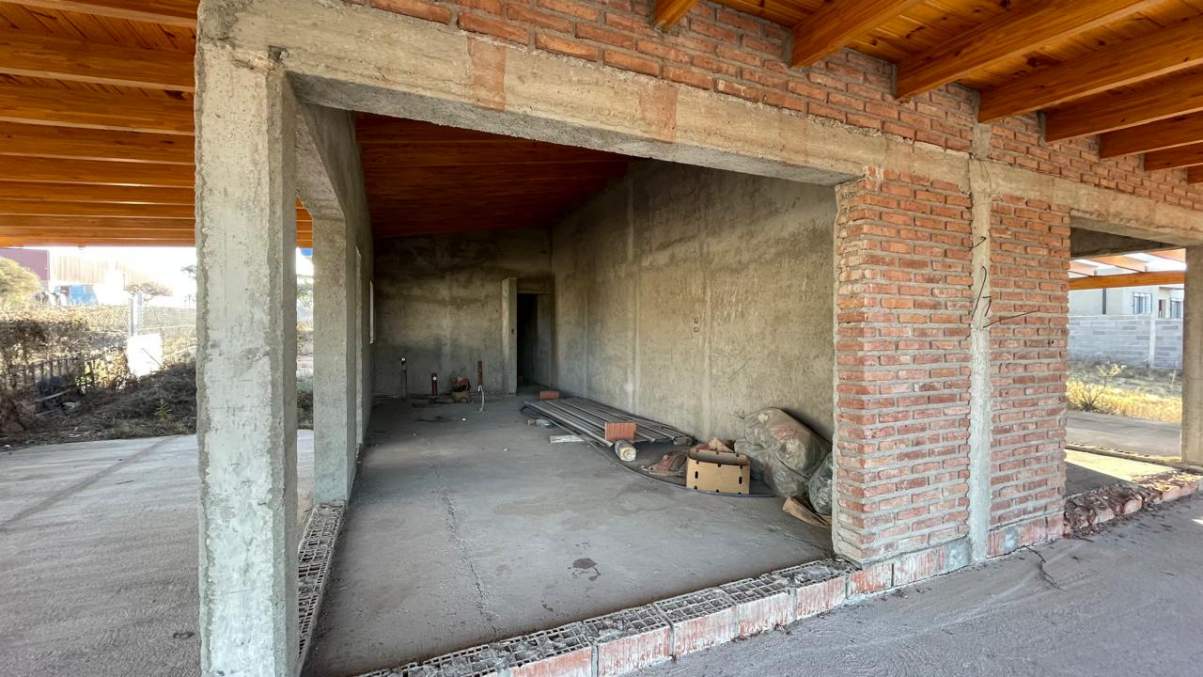 2 CASAS A TERMINAR, SOBRE RUTA 28, CAMINO A TANTI