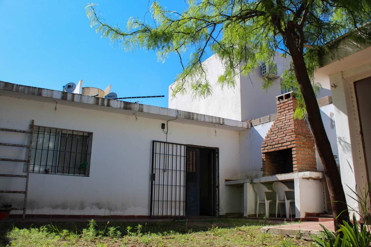 VENDO CASA 2 DORM | PATIO | JARDIN DE HORIZONTE