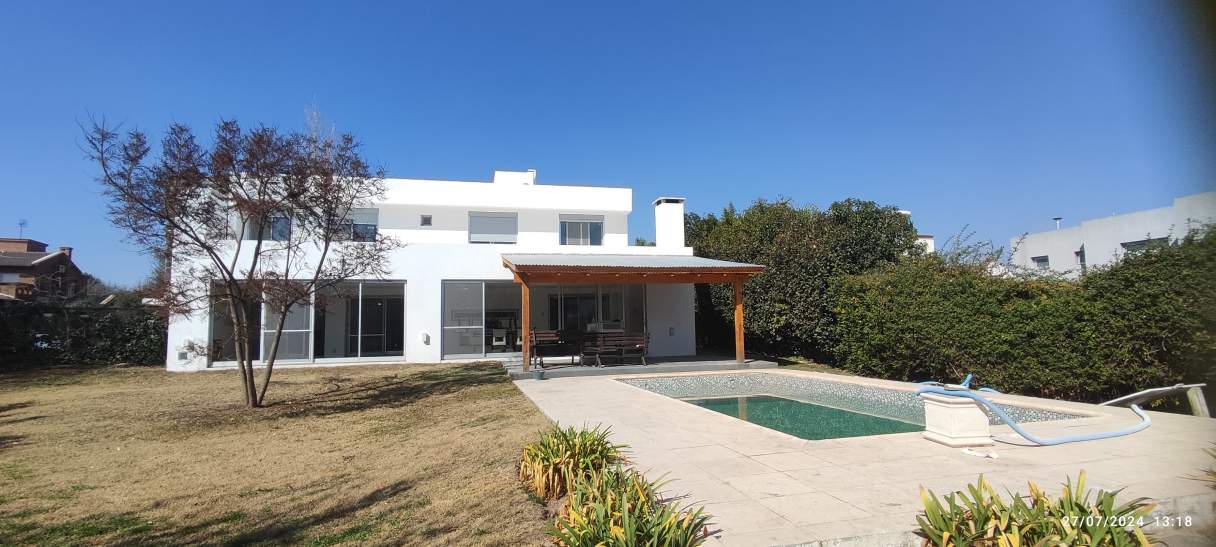 Casa en Valle Escondido (Bº Los Cielos)