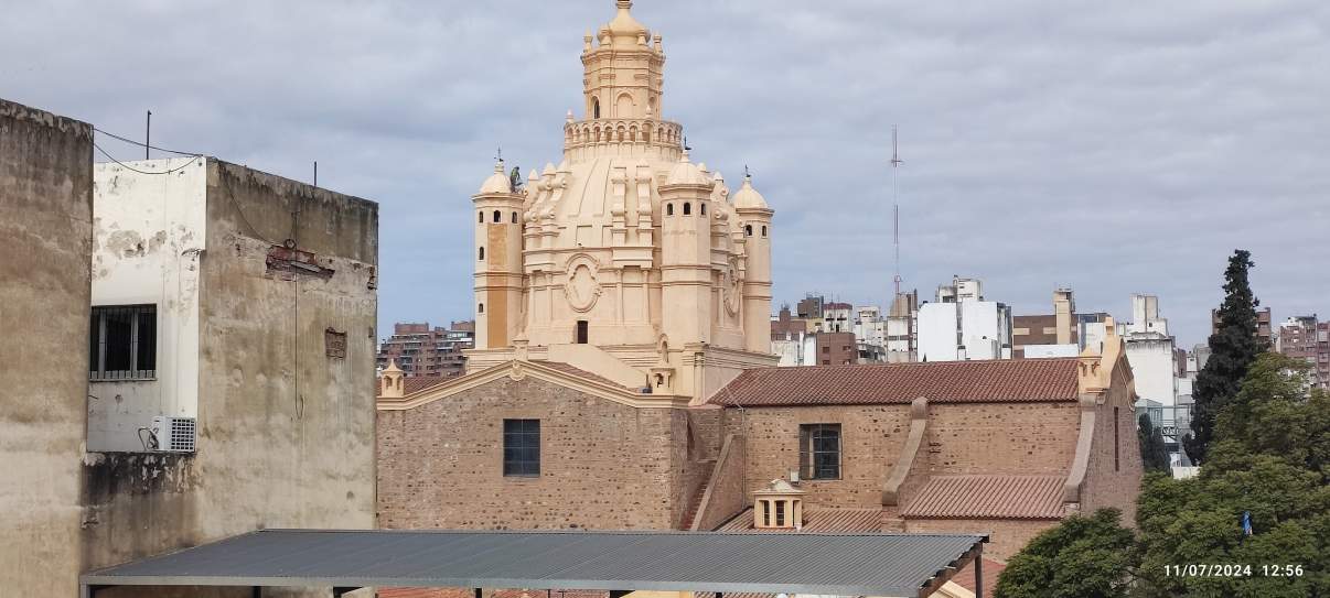 Oficina Sobre Calle Dean Funes N° 68-80 (Al lado de la ex-Legislatura) TERRAZA PROPIA