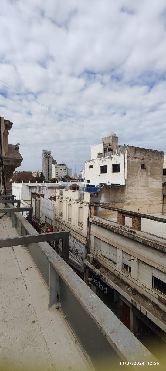 Oficina Sobre Calle Dean Funes N° 68-80 (Al lado de la ex-Legislatura) TERRAZA PROPIA