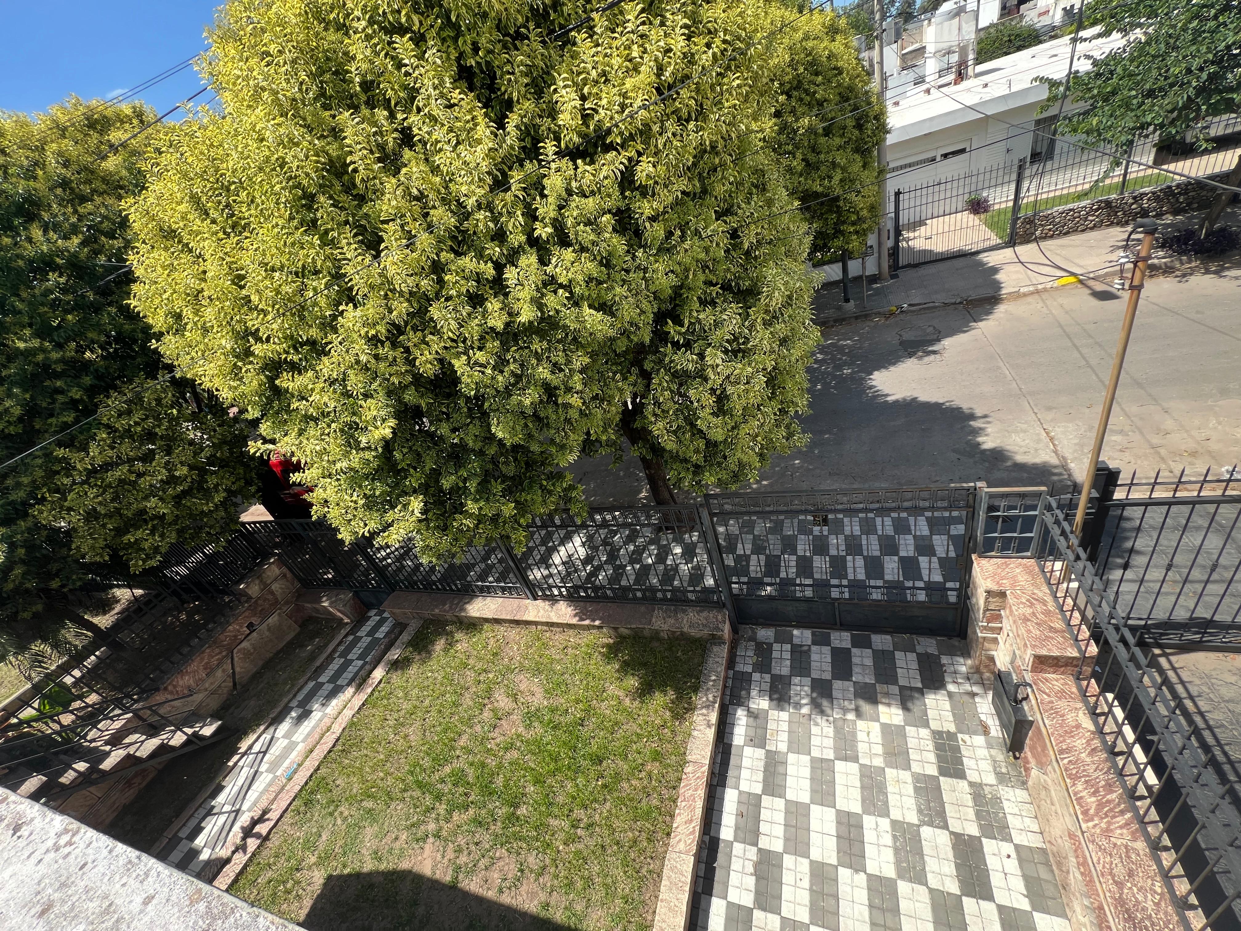 CASA  DPTO  EN VENTA B JARDIN