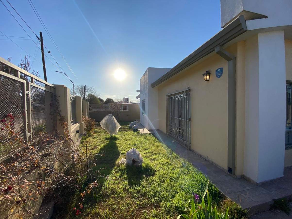 VENTA CASA 3 DORMITORIOS EN VILLA SANTA CRUZ DEL LAGO