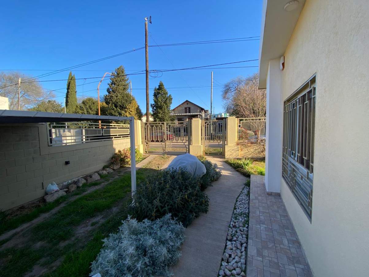 VENTA CASA 3 DORMITORIOS EN VILLA SANTA CRUZ DEL LAGO