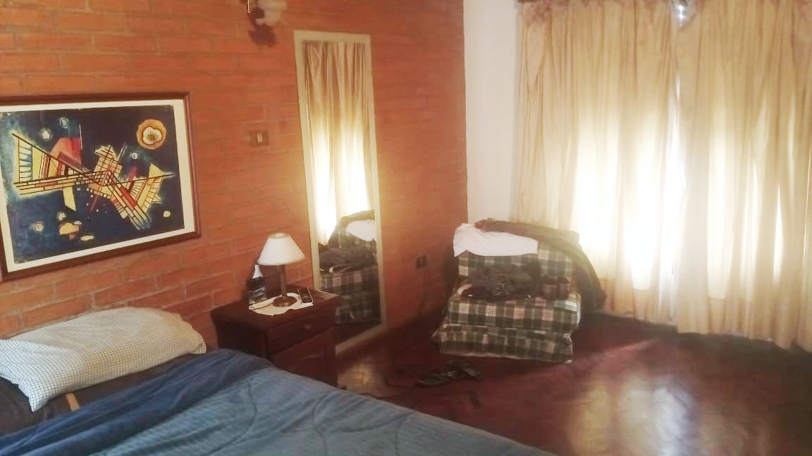 Zona norte - Casa en venta de 5 Dorm 3 baños cochera para 2 autos