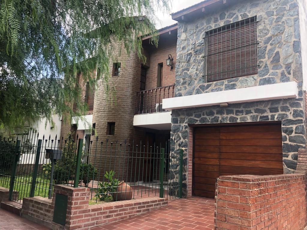 Zona norte - Casa en venta de 5 Dorm 3 baños cochera para 2 autos