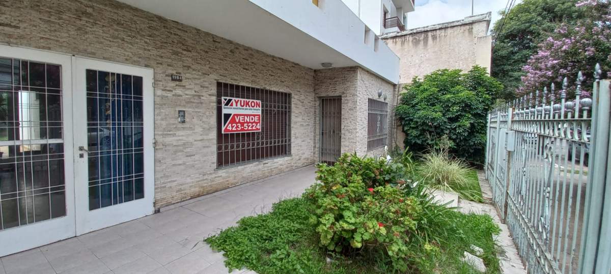 CASA EN VENTA ALTA CORDOBA LAVALLEJA 1984 - 4 DORM.