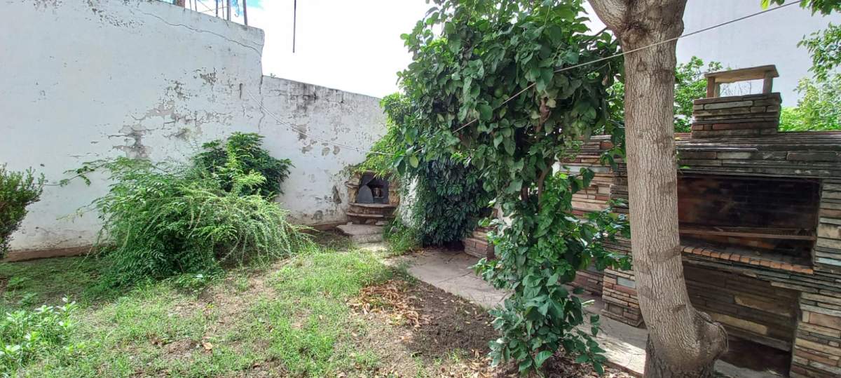 CASA EN VENTA ALTA CORDOBA LAVALLEJA 1984 - 4 DORM.