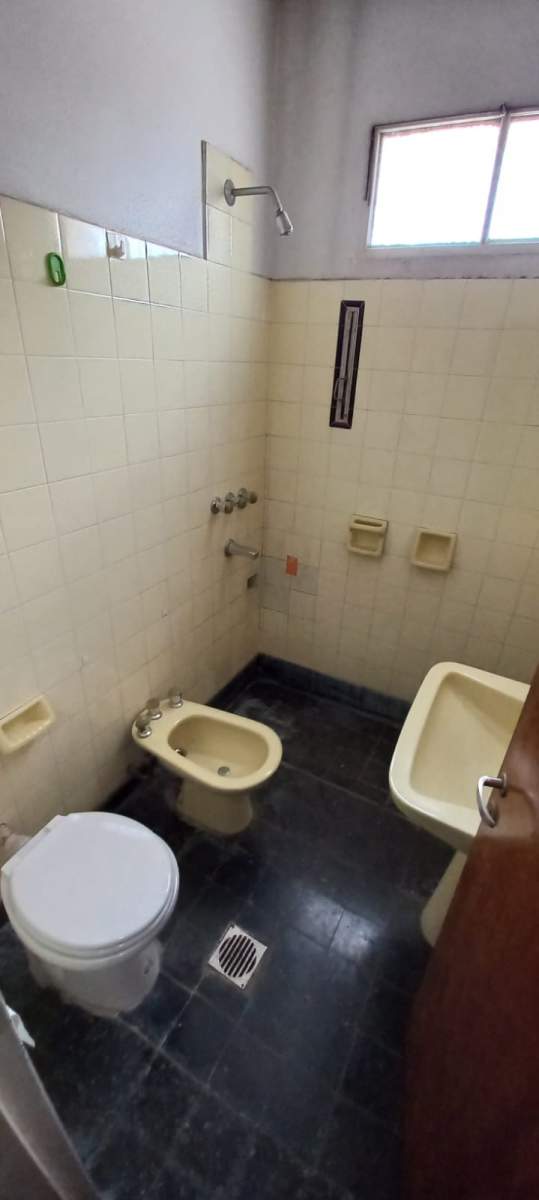 CASA EN VENTA ALTA CORDOBA LAVALLEJA 1984 - 4 DORM.