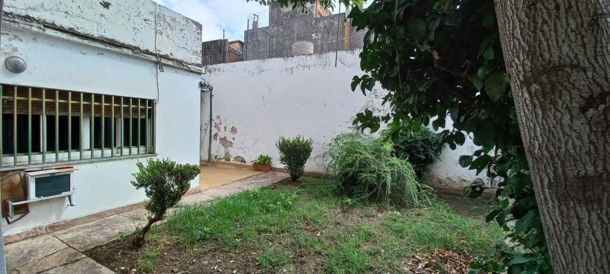 CASA EN VENTA ALTA CORDOBA LAVALLEJA 1984 - 4 DORM.