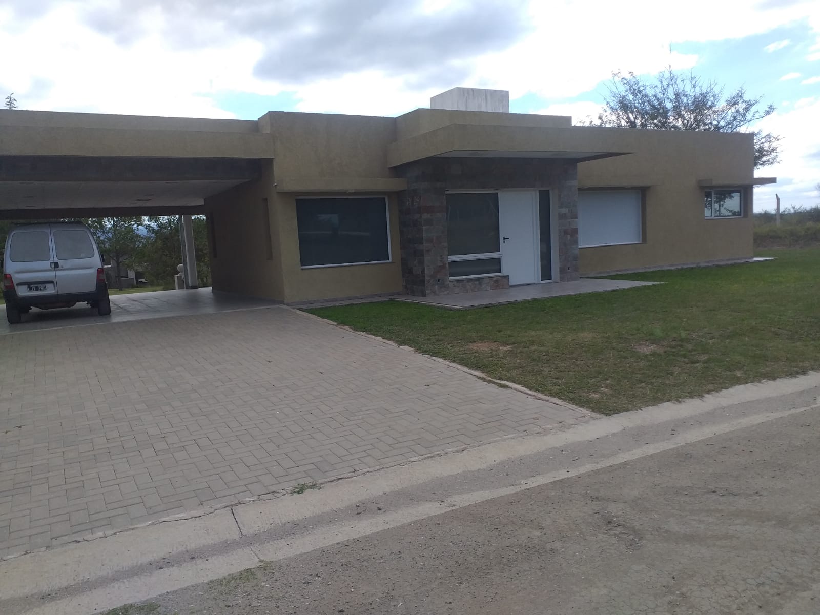 CASA EN VENTA. BARRIO CARLOS PAZ GOLF COUNTRY