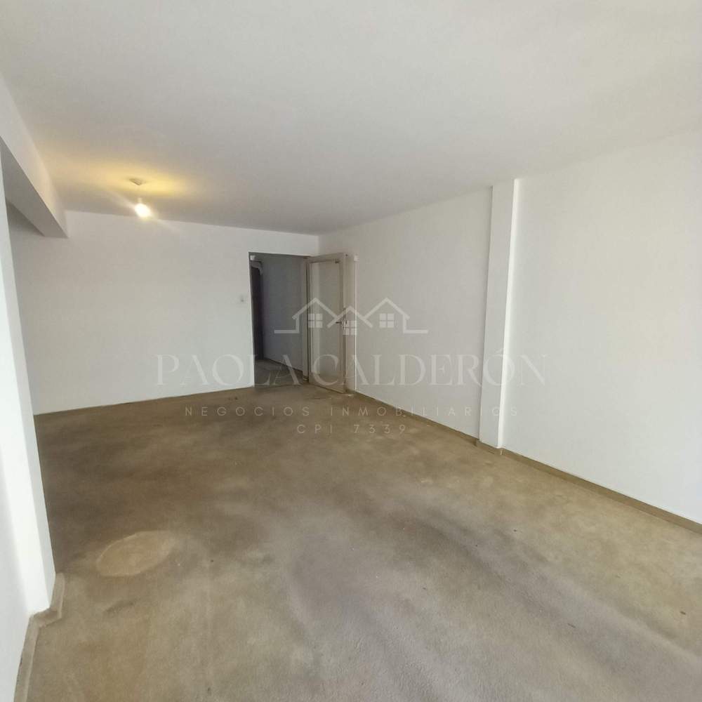 Venta Departamento Semi Piso de Tres Dormitorios