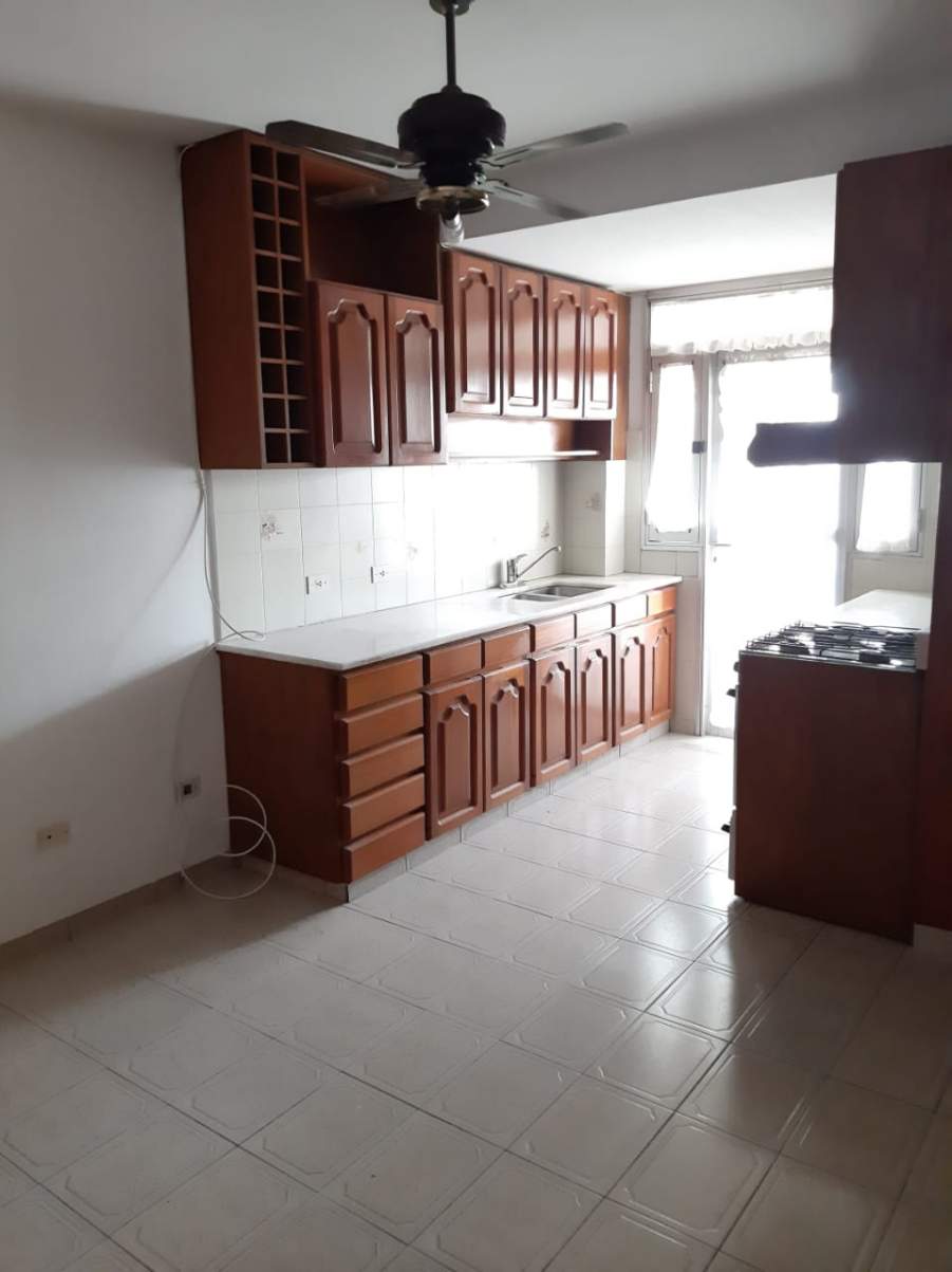 DEPARTAMENTO MUY AMPLIO CON COCHERA PROPIA EN TORRES ALAS