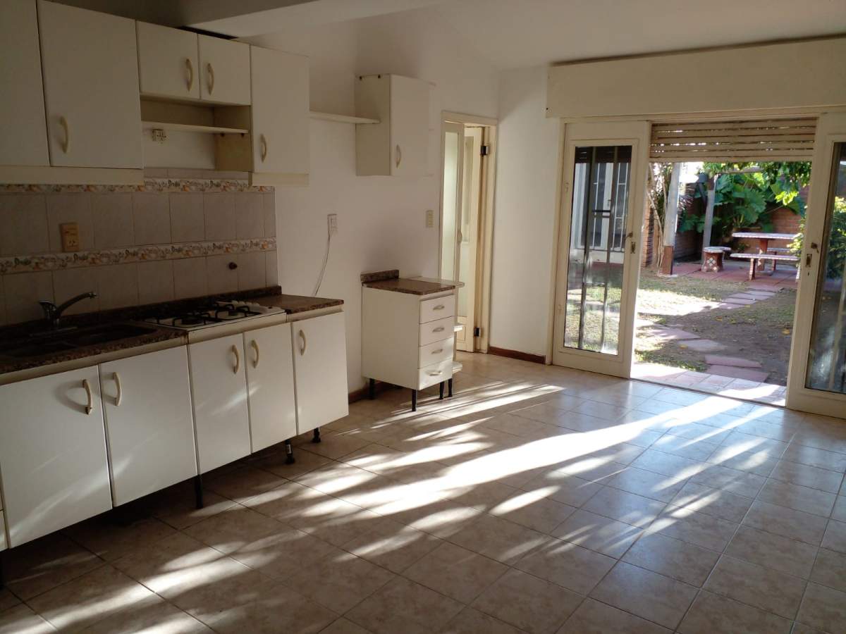 SR Vende inmueble de categoría, en Maipu