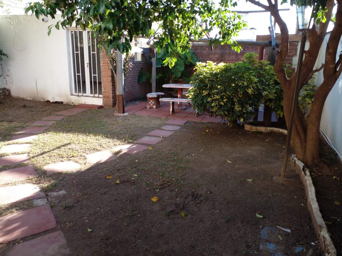 SR Vende inmueble de categoría, en Maipu
