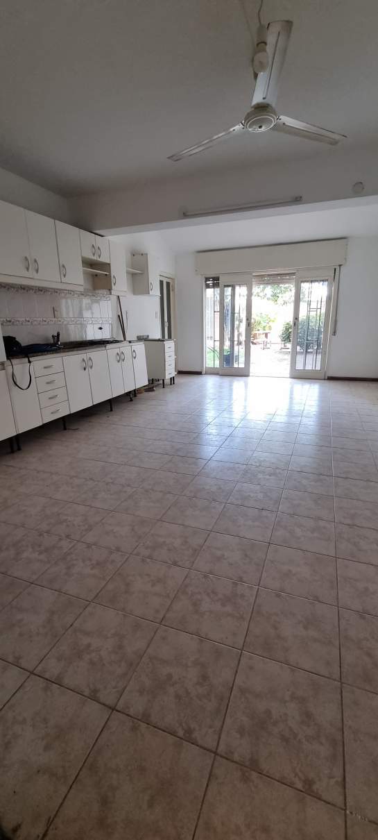 SR Vende inmueble de categoría, en Maipu