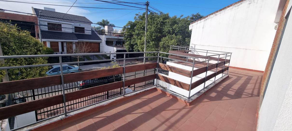 SR Vende inmueble de categoría, en Maipu