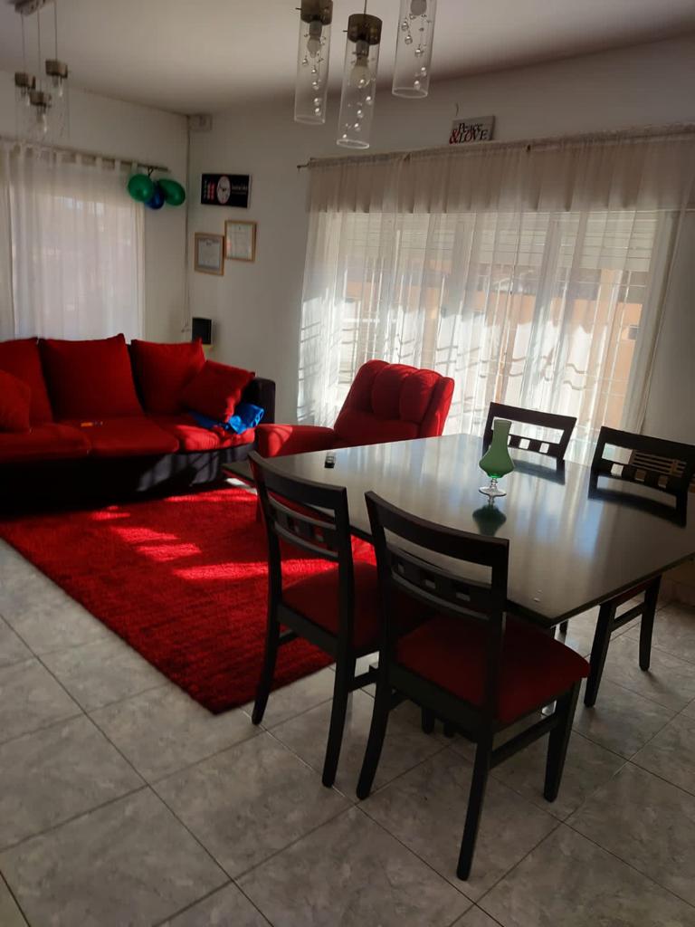 CASA CERCA DEL LAGO EN VILLA CARLOS PAZ CON PILETA Y MONOAMBIENTE