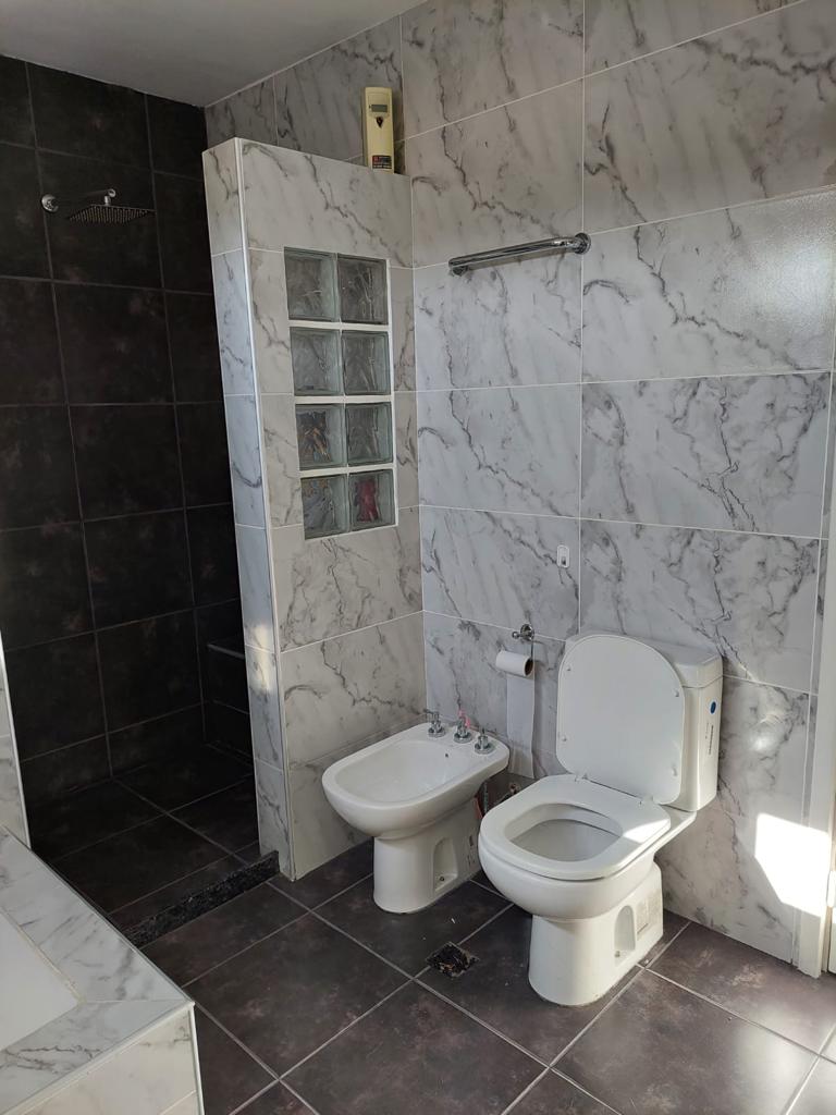 CASA CERCA DEL LAGO EN VILLA CARLOS PAZ CON PILETA Y MONOAMBIENTE