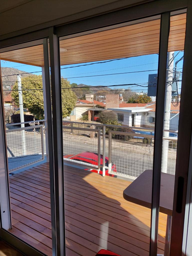 CASA CERCA DEL LAGO EN VILLA CARLOS PAZ CON PILETA Y MONOAMBIENTE