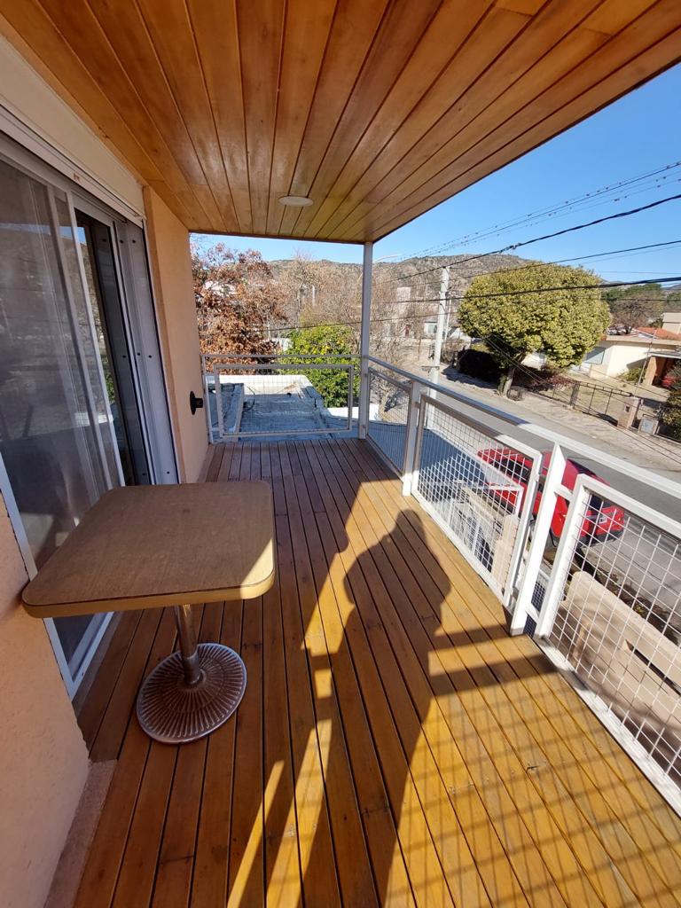 CASA CERCA DEL LAGO EN VILLA CARLOS PAZ CON PILETA Y MONOAMBIENTE