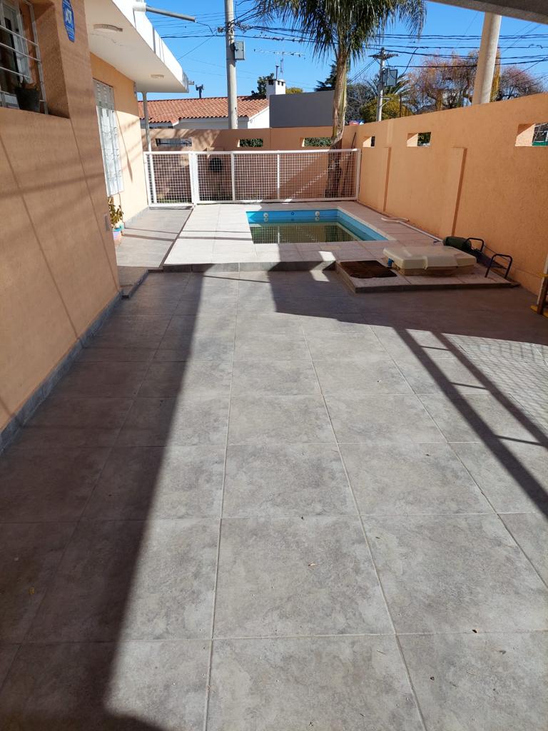 CASA CERCA DEL LAGO EN VILLA CARLOS PAZ CON PILETA Y MONOAMBIENTE