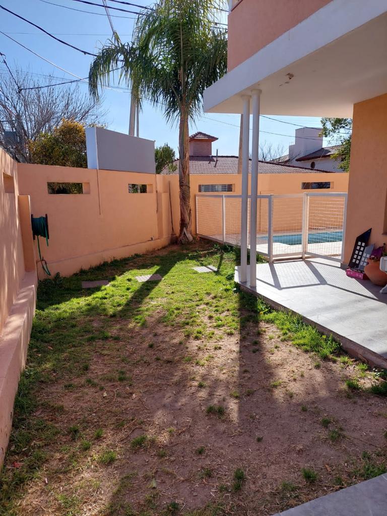 CASA CERCA DEL LAGO EN VILLA CARLOS PAZ CON PILETA Y MONOAMBIENTE