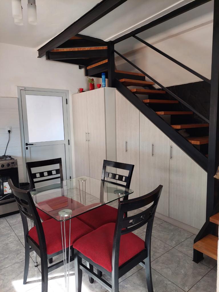 CASA CERCA DEL LAGO EN VILLA CARLOS PAZ CON PILETA Y MONOAMBIENTE