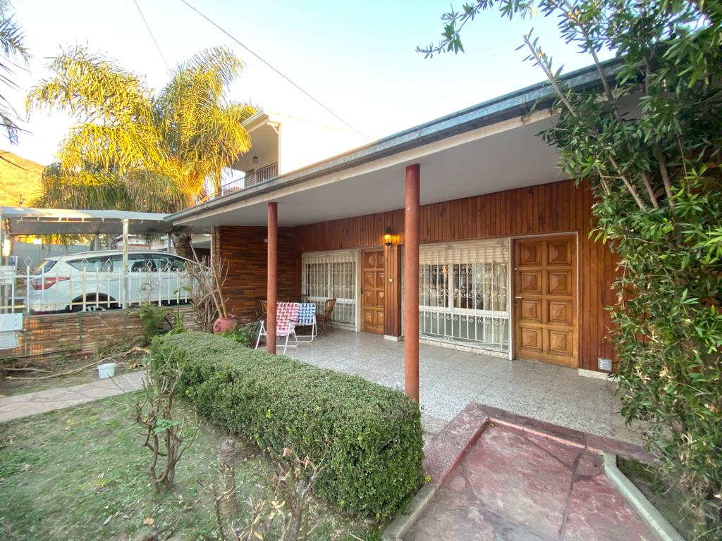 CASA EN VENTA CARLOS PAZ A POCAS CUADRAS DELCENTRO