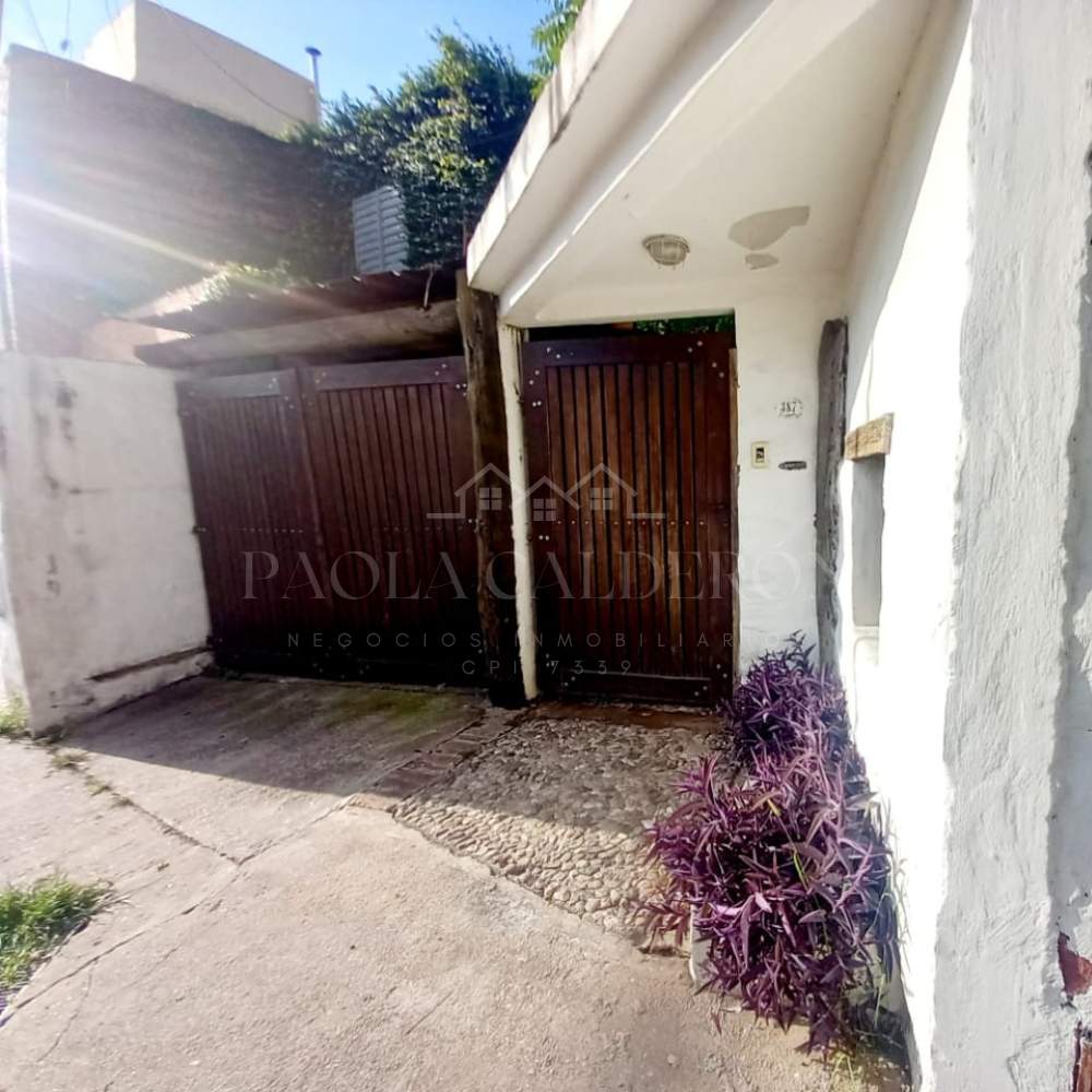 Hermosa casa estilo colonial en venta en barrio Iponá- Apta Crédito