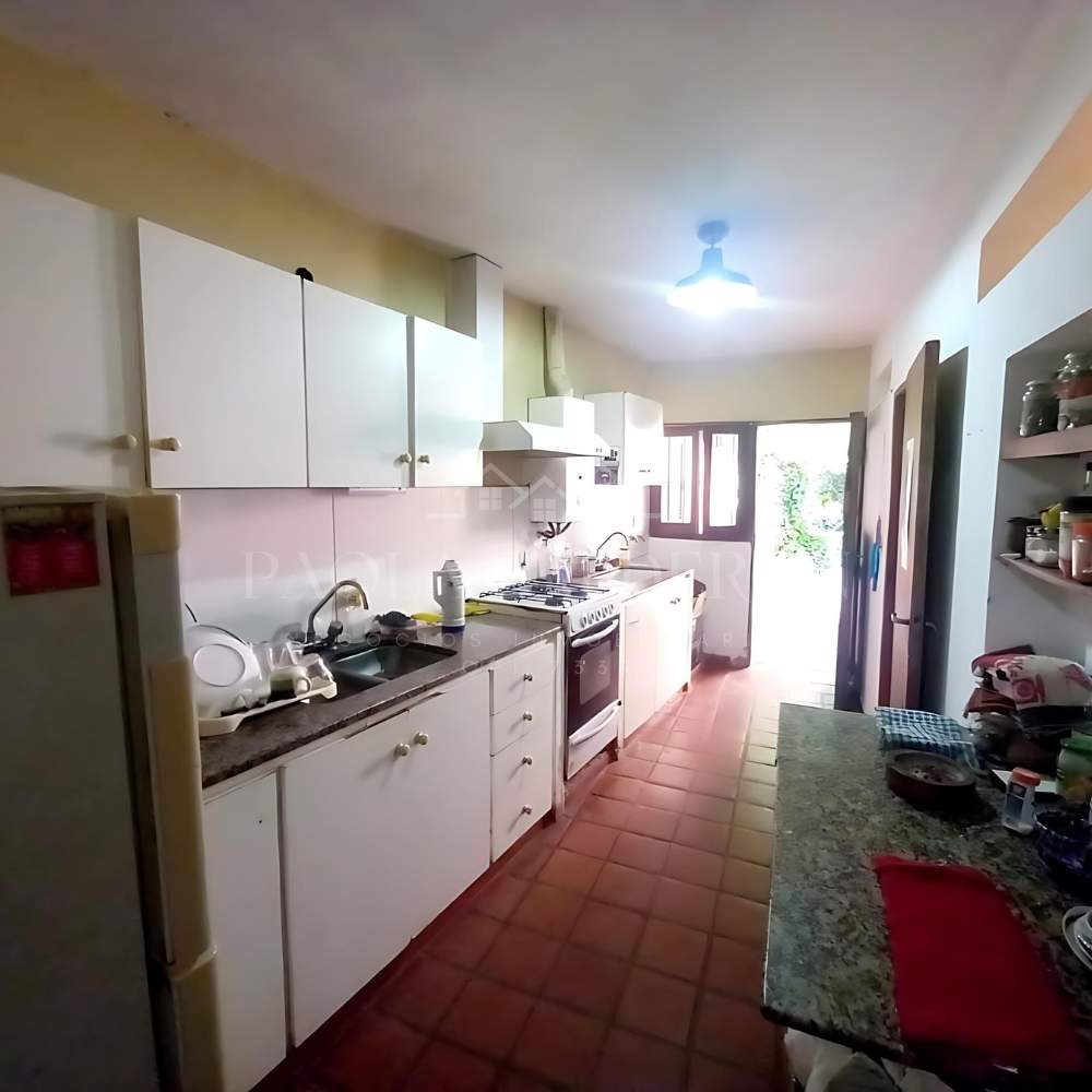 Hermosa casa estilo colonial en venta en barrio Iponá- Apta Crédito