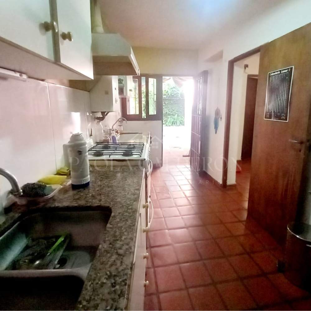 Hermosa casa estilo colonial en venta en barrio Iponá- Apta Crédito