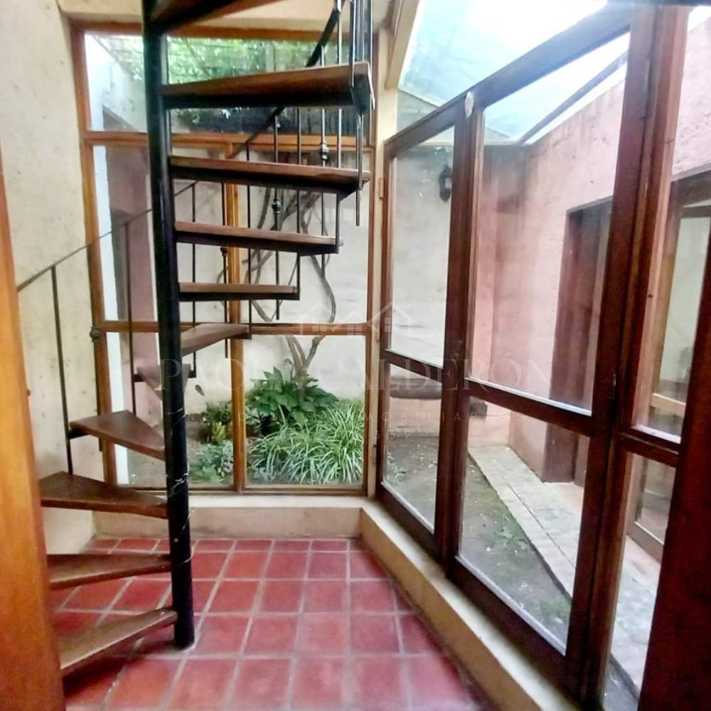 Hermosa casa estilo colonial en venta en barrio Iponá- Apta Crédito